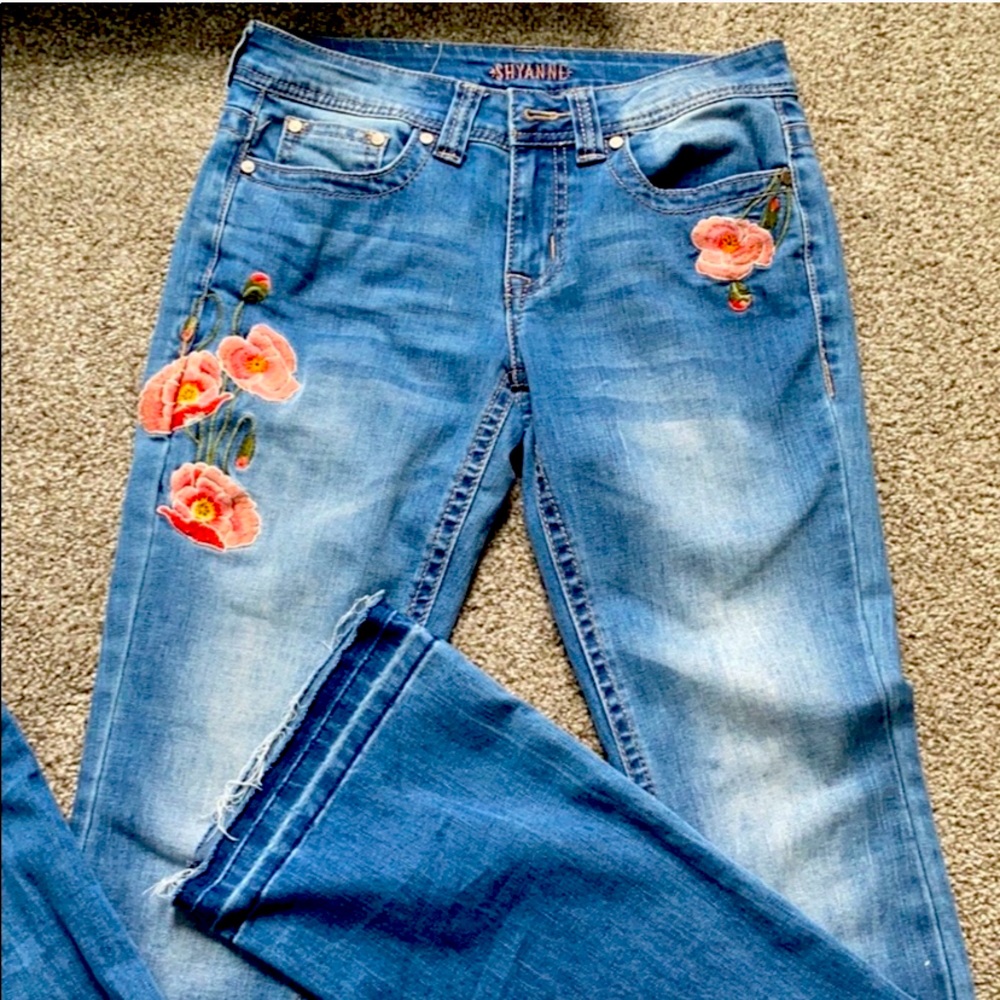 NWOT Shyanne Flower Jeans